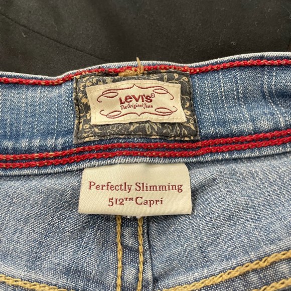 Levi's Women's 16P Perfectly Slimming 512 Capri 5 Pocket Jeans - Picture 7 of 9